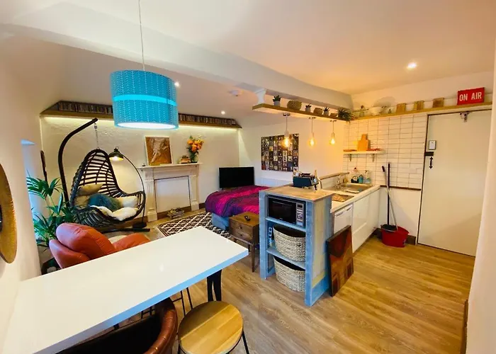 3 Bed Apartment/explore The Area/enjoy Our Pub Apartment *