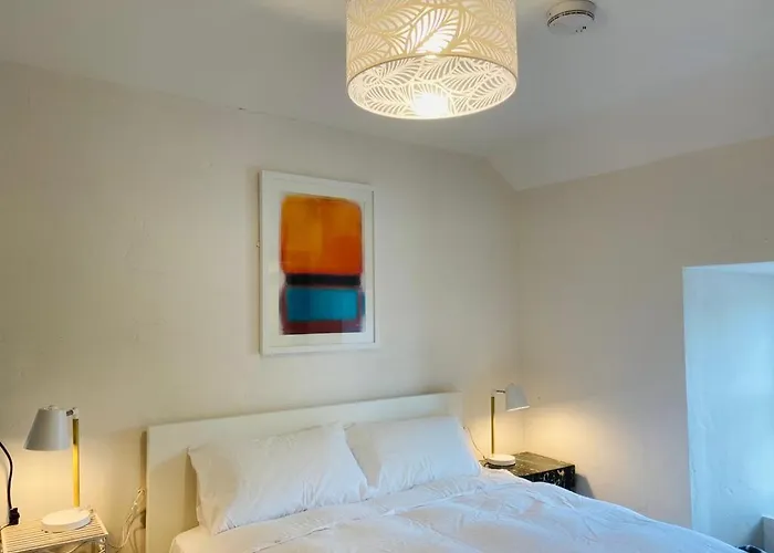 3 Bed Apartment/explore The Area/enjoy Our Pub