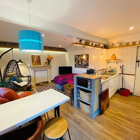 3 Bed Apartment/explore The Area/enjoy Our Pub 公寓 *