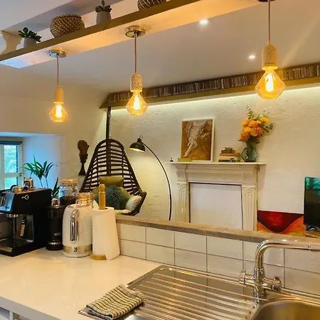 3 Bed Apartment/explore The Area/enjoy Our Pub Galway