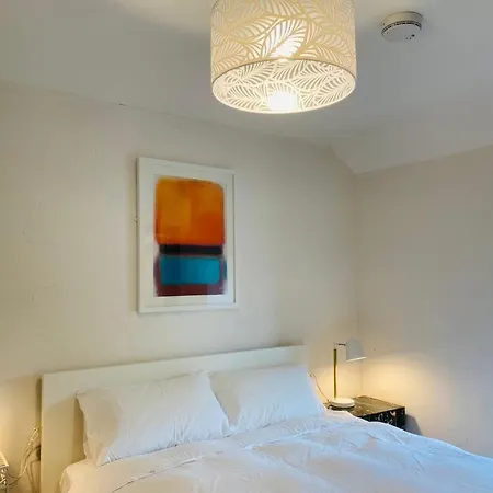 3 Bed Apartment/explore The Area/enjoy Our Pub