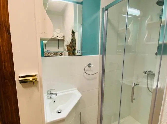 3 Bed Apartment/explore The Area/enjoy Our Pub * Galway