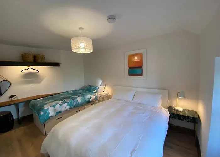 3 Bed Apartment/explore The Area/enjoy Our Pub